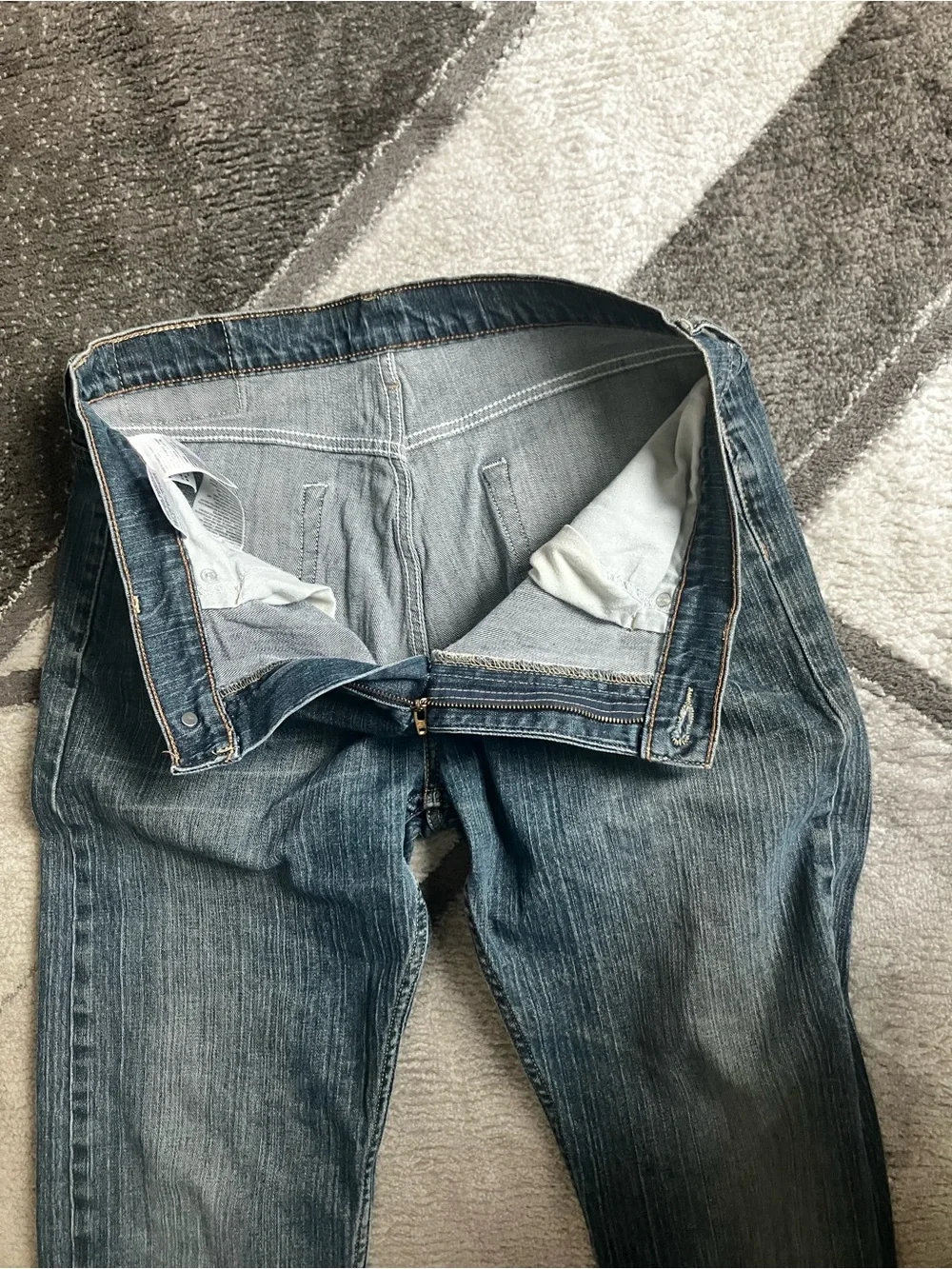 Levis straight leg